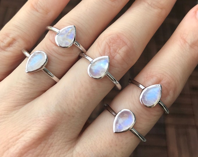 Blue Rainbow Moonstone Small Ring- Stackable Boho Pear Moonstone Ring- Teardrop Smooth Moonstone Dainty Ring- Silver Iridescent Bezel Ring
