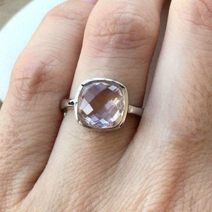 Gefacetteerde Amethist vierkante ring-Lila stapelbare ring-eenvoudige kussen gesneden ring-februari Birthstone ring-sterling zilveren ring