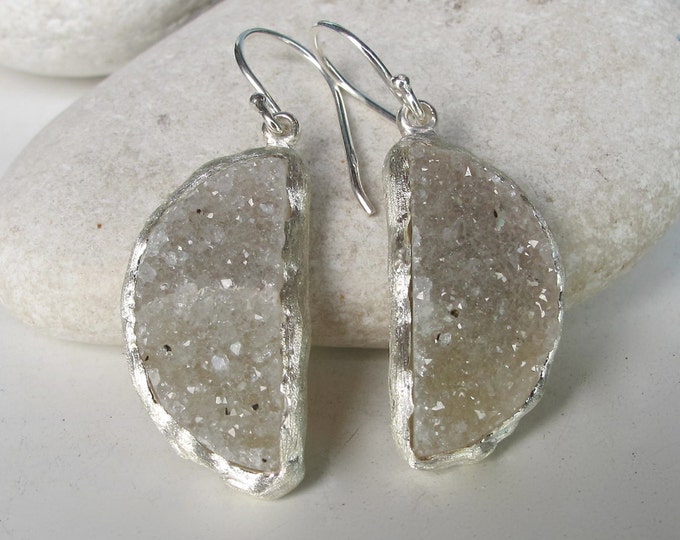 Raw Crystal Boho Earring- Raw Rough Gemstone Dangle Earring- Green Real Druzy Drop Earring- Rustic Festival Earring- Handmade Unique Earring