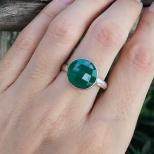 Green Onyx Round Silver Ring- Green Stackable Simple Ring- Faceted Green Chalcedony Ring- Green Bezel Ring- Sterling Silver Ring Size 10