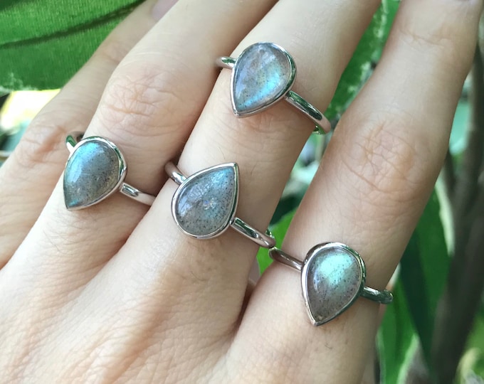 Pear Labradorite Boho Ring- Simple Iridescent Silver Ring- Stackable Minimal Gypsy TearDrop 925 Labradorite