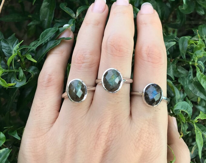 Oval Labradorite Rose Cut Ring- Rainbow Labradrorite Silver Stackable Ring- Iridescent Stone Boho Bezel Ring