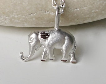 Colar Elefante em Prata Esterlina