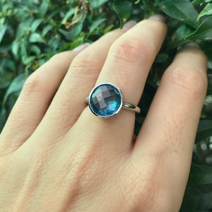 Swiss Blue Quartz Round Ring- Dark Blue Topaz Silver Ring- Blue Quartz Bezel Ring- December Birthstone Ring-Blue Gemstone Simple Ring