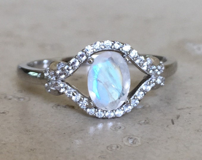 Oval Moonstone Promise Ring for Her- Vintage Moonstone Halo Engagement Women Ring- Iridescent Anniversary Ring- June Birthstone Ring