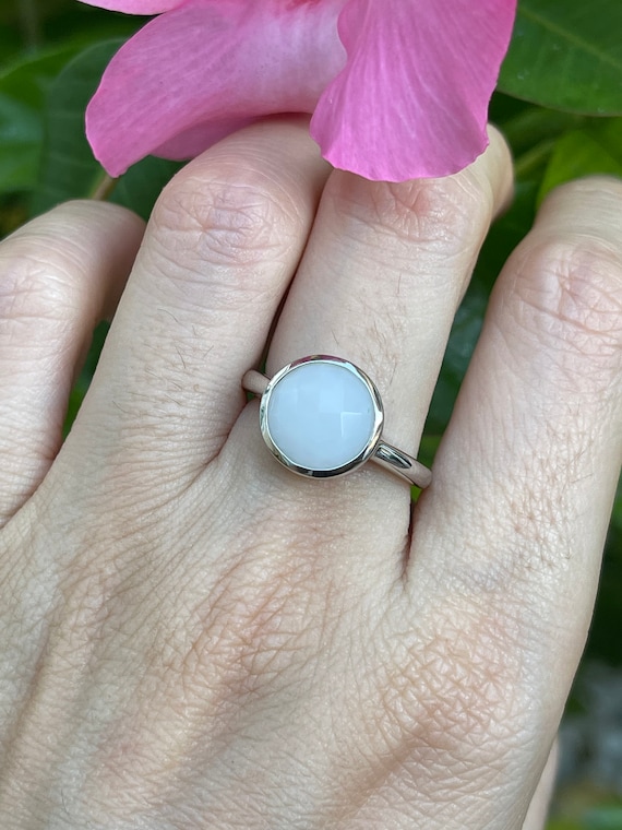 Anillo de plata de ley de piedra de gata redonda blanca natural