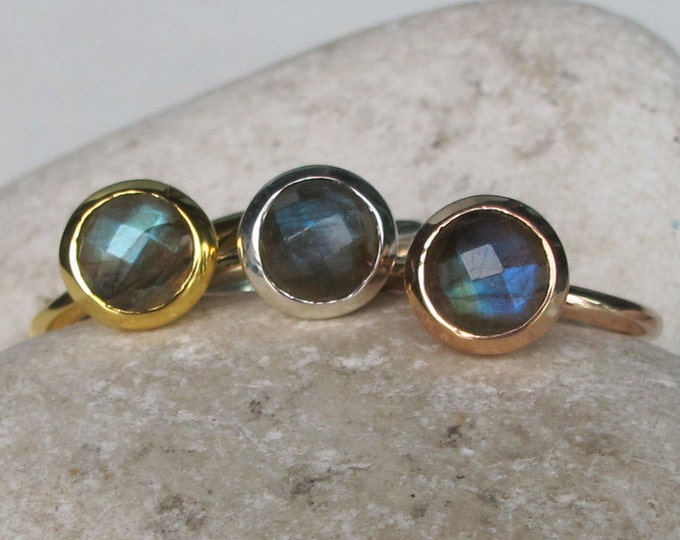 Rainbow Labradorite Stackable Ring- Labradorite Round Rose Cut Ring- Iridescent Boho Gemstone Ring- Labradorite Silver Facet Ring for Teen