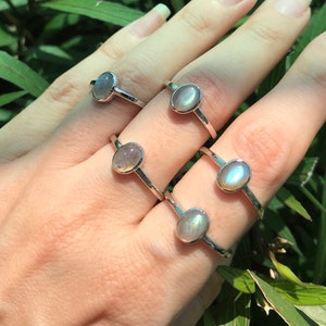 Labradorite Oval Dainty Stakable Ring- Iridescent Boho Rainbow Ring- Cabochon Labradorite Ring for Teen Child- Simple Gemstone Silver Ring