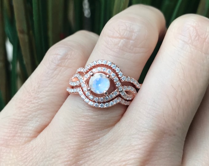 Round Rainbow Moonstone Vintage Infinity Spilt Shank 3 Ring Set