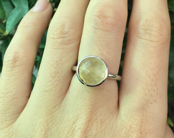 Rutilated Quartz Round Silver Ring- Rutile Quartz Solitaire Ring- Gold Quartz Facet Ring- Unique Gemstone Bezel Ring for Her- Ring For Teen