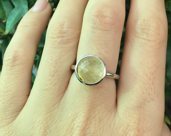 Rutilated Quartz Round Silver Ring- Rutile Quartz Solitaire Ring- Gold Quartz Facet Ring- Unique Gemstone Bezel Ring for Her- Ring For Teen