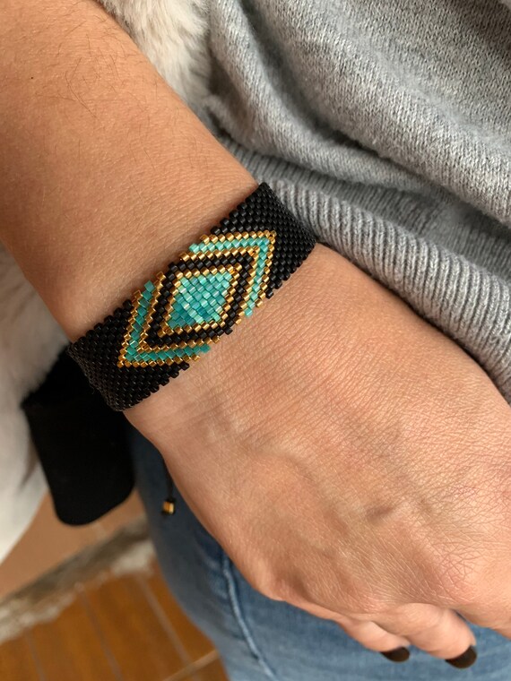 Beads armband on sale