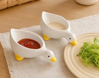 Keramische dipschaaltjes in de vorm van een eendje – Set van 2, wit geglazuurd, gele snavel (11 cm)