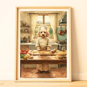 Puede incluir: Una lámina artística enmarcada que representa a un perro de color dorado vestido con uniforme y gorro de chef blancos, de pie ante una encimera de madera. La escena incluye tomates frescos, ajo, un rodillo y un bol de pasta.