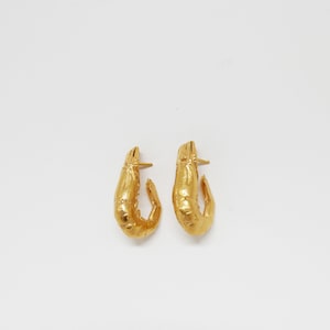 Golden earrings, shrimp pattern image 2
