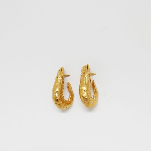 Boucles d’oreille dorées, motif crevettes