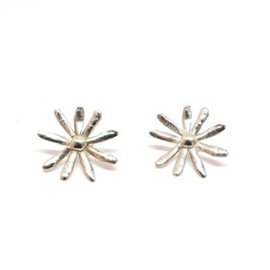 Silver daisy earrings