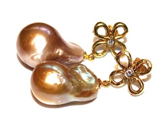 Metallic Baroque Pearl Earring in 14k Gold with Diamond