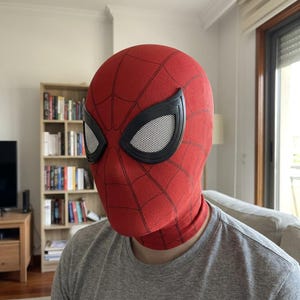 Casco rojo para cosplay / Máscara facial completa de Spiderman / Ojos móviles controlados por la barbilla / Máscara interactiva de héroe de cómic / Accesorio para disfraz de Halloween