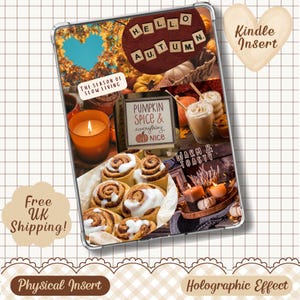 Op de afbeelding: Een rechthoekige Kindle-inzet met een collage van herfstthema-afbeeldingen, waaronder kaneelbroodjes met glazuur, een brandende oranje kaars, een pompoen en een bordje met de tekst Pumpkin Spice & everything nice en Hello Autumn.