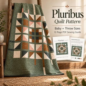 Może przedstawiać: Narzuta z geometrycznym wzorem w kolorze oliwkowej zieleni, kremu, pudrowego różu i brązu. Tekst brzmi Pluribus Quilt Pattern, Baby + Throw Sizes, 12-Page PDF Sewing Guide. Dwie wydrukowane strony pokazują wzór i instrukcje.