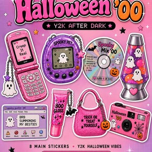 Könnte beinhalten: Ein Aufkleberbogen mit Halloween '00 Motiven, darunter ein rosa Klapphandy mit Creep It Real Text, ein lila digitales Haustier, eine Spooky Mix '00 CD, eine Geister-Lavalampe, ein Computerfenster, rosa Lipgloss, eine flauschige Tasche und eine Kamera.