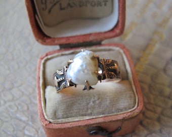 14k Gold Victorian Natural Baroque Pearl Claw Set Band Ring, Full Size 6, Antique Dog's Tooth or OOAK Freshwater Pearl 14 Karat Gold Ring