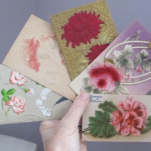Geprägte botanische Postkartenkarten, insgesamt 5, wie abgebildet, viktorianische bis Edwardianische Ära, 1900's -1911, Glück, Vogel, Blumen, Liebeszeichen Ephemera