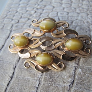 Spilla con pietra preziosa occhio di tigre di Cat Van Dell, riempita d'oro, gioielleria raffinata vintage di metà secolo riempita d'oro. Gemma Tiger's Chatoyancy Cat's Eye Stones
