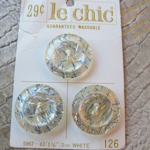 Confettis Lucite boutons assortis, vieux stock sur carte originale par Le Chic, 3 boutons assortis, veste manteau, résine blanche transparente