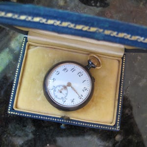 Working VTG Sutton Swiss Made Pendant Pocket Watch Manual Wind Gold Tone 25.9mm‎ 1960S SWISS MADE Sutton by E. Gluck Trading Co. Vintage Wind  main image 3