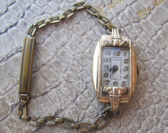 Mignonne montre-bracelet de fabrication suisse, bracelet en chaîne à maillons en laiton, boîtier en métal inoxydable Duro. Pièces détachées pour montre femme, 6 rubis Fontain Helbros
