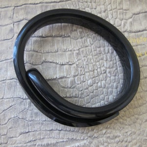 Black Wraparound Bypass Resin Vintage Bangle Bracelet. Vintage Hard Resin Jewelry. MOD Modern Classic Black Plastic Bracelet, Stack Layer
