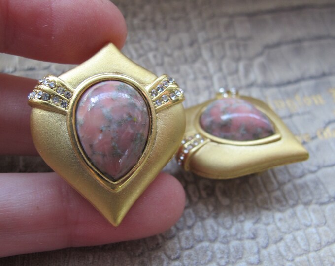 Brushed Satin Gold Tone /& PINK Cab Glass Cabochon Clear Rhinestone Accent Clip Back Earrings Statement Elegant Vintage Earrings,On the Ear