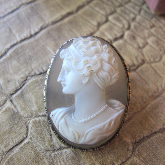 Hardstone Hand Carved Cameo set in Silver Brooch … - image 3