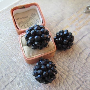 Botones de cristal negro con cuentas hechas a mano, con aspecto de mora, de estilo vintage antiguo a antiguo, vendidos como prototipo.