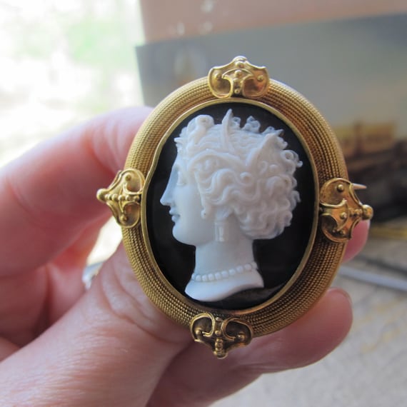 1800 on sale cameo brooch