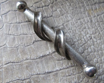 Strukturierte Silber Ton Statement Stange Pin Brosche. Mid Century Trachten Modeschmuck. Unsigniert, im Stil von Napier/Monet, Handarbeit