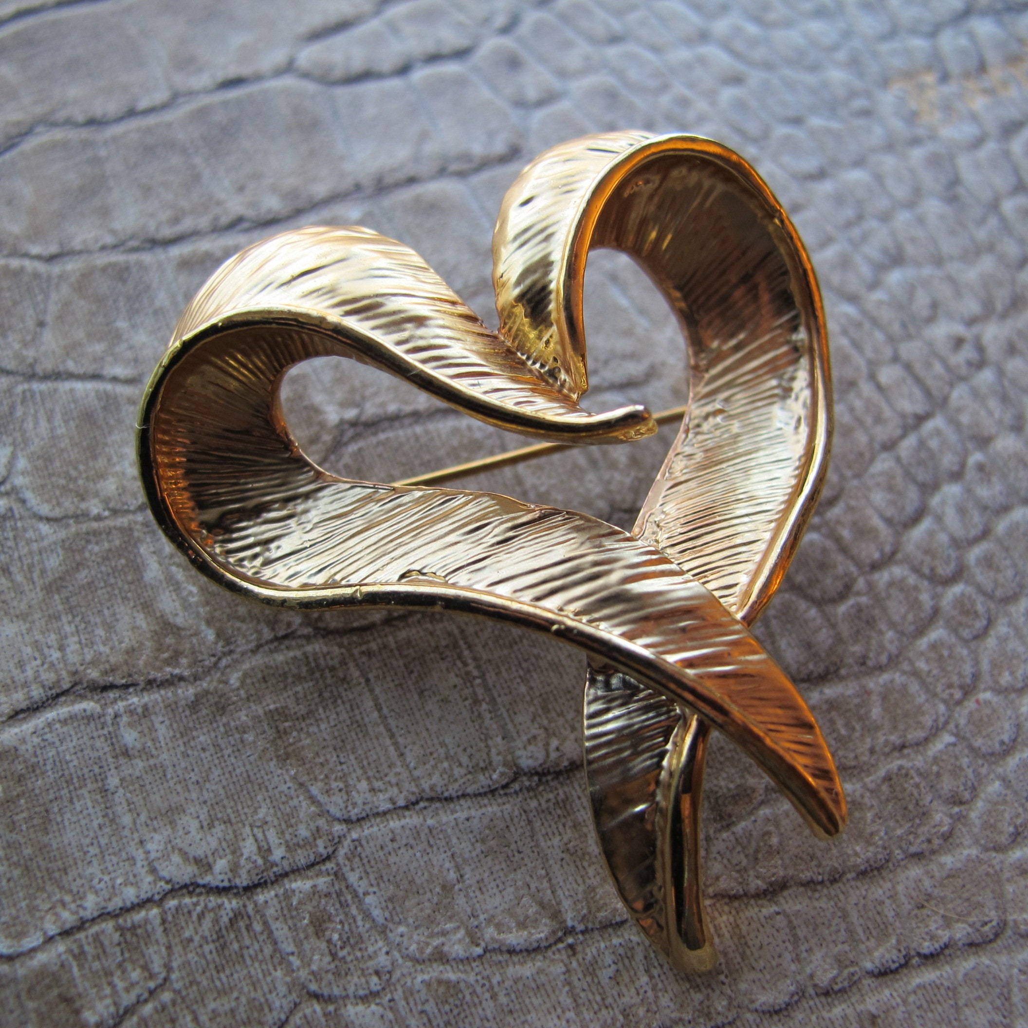 Hand brooch deals