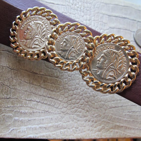 VTG Mimi Di N signed 1989 Gold toned Belt Buckle. Mimi Di N 1989 French Faux Gold Coin Panel Buckle  main image 4