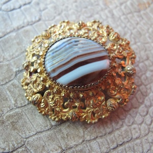Gilt 19th Century European Banded Agate Brooch Pin Antique Scottish 1800s Agate Jewelry, Pinchbeck Style Gold Gilt Ornate Georgian Victorian