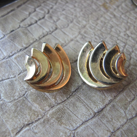 Retro Crown Trifari Gold Tone Fashion Ear Clip Ea… - image 2