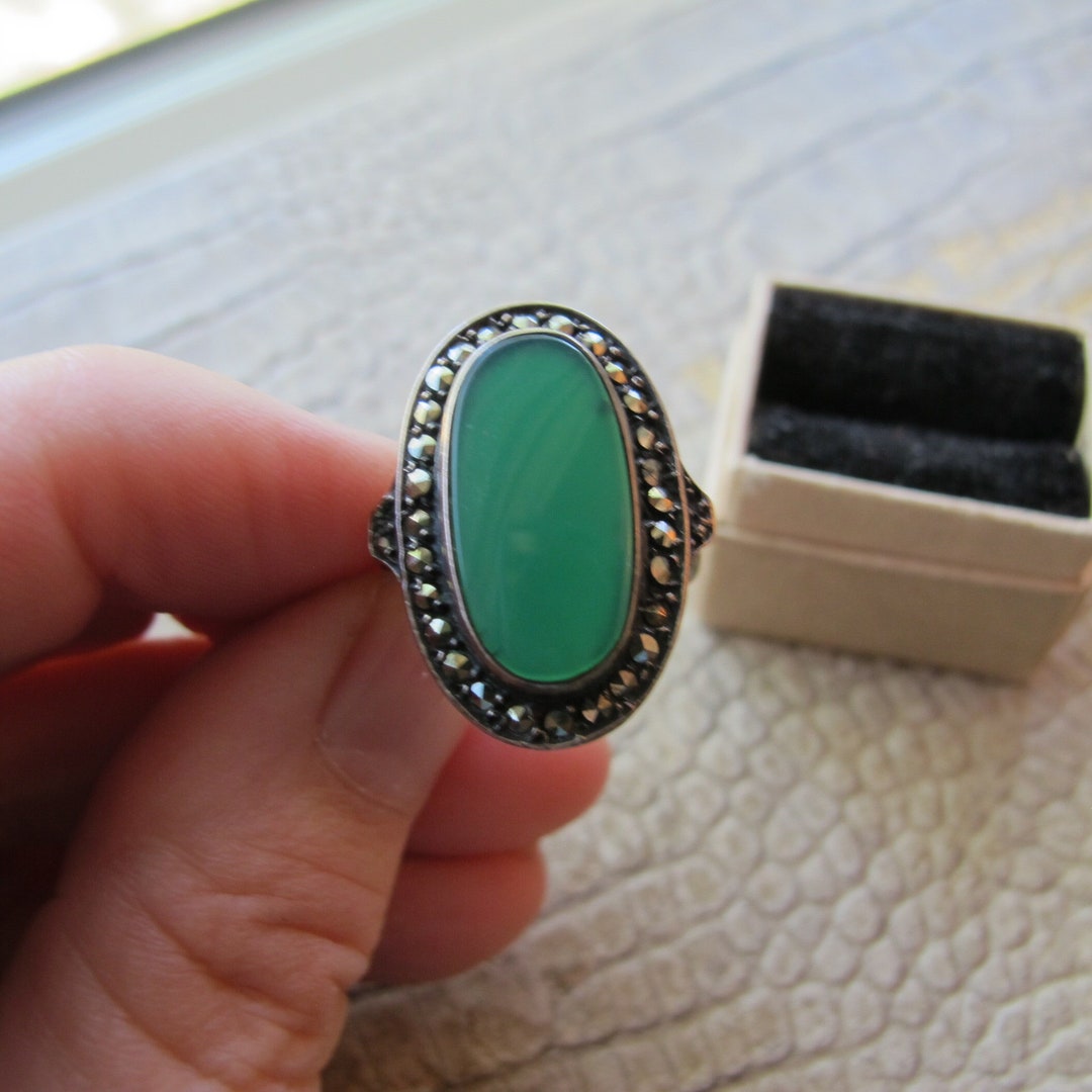 Bague en pierre de calcédoine verte art déco allemande avec