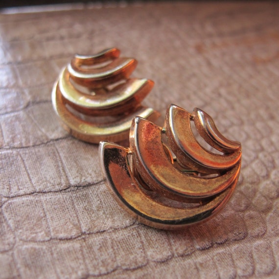 Retro Crown Trifari Gold Tone Fashion Ear Clip Ea… - image 9