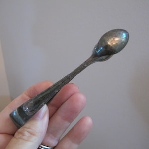 English Small Silver Plate Spoon Sugar Nips Tongs, England, Tiny Tea, Tossing, Ice Tongs, English Bar Barware Serving or Cheese Board Tongs