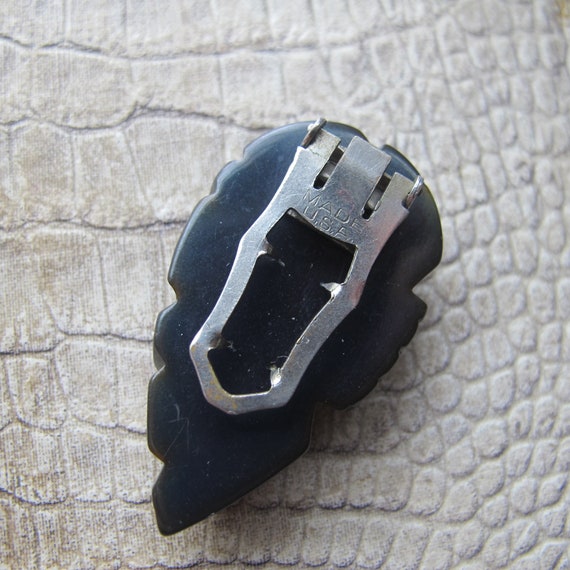 Deeply Carved Art Deco Bakelite Dress Clip, Ameri… - image 9