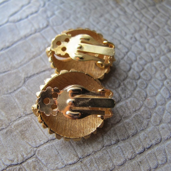 1960's Designer Style Textured Gold Clip Back Ear… - image 7