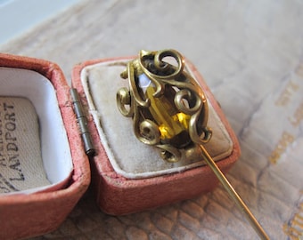 Jugendstil Citrin-gelbes Glas Vergoldete Metall Anstecknadel, antiker Modeschmuck