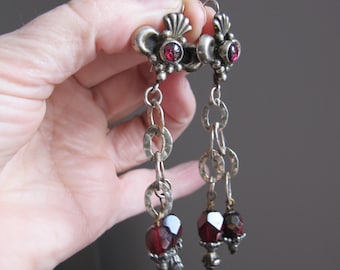 Statement sterlingzilveren granaat druppel hanger edelsteen kraal en ketting steekoorbellen, Oostenrijks-Hongaarse stijl ontmoet modern, lange edelsteenoorbellen