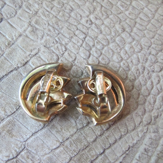 Retro Crown Trifari Gold Tone Fashion Ear Clip Ea… - image 7